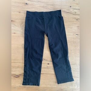 Spandex 3/4 Yoga Pants Legging Cutout Detail Black Small? (See pics) Women’s pre